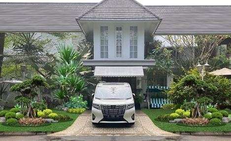Desain taman rumah Raffi
