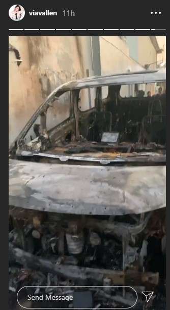 Mobil Via Vallen terbakar