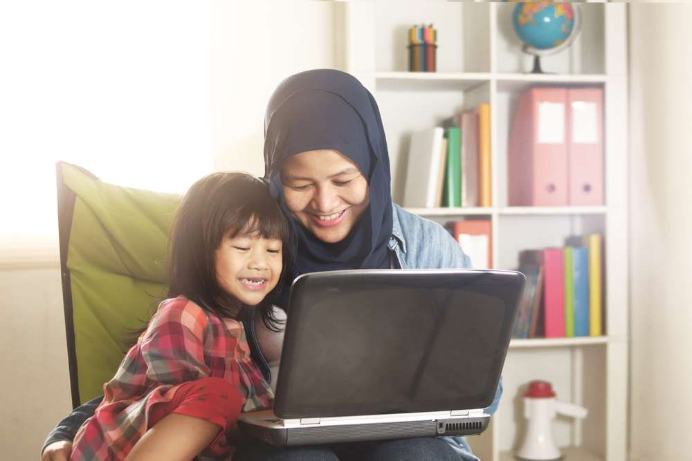 Bermain dengan Anak
