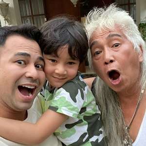 Opa Gideon Foto Bersama Rafathar