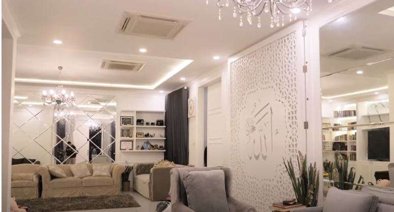 Rumah OKi Setiana Dewi