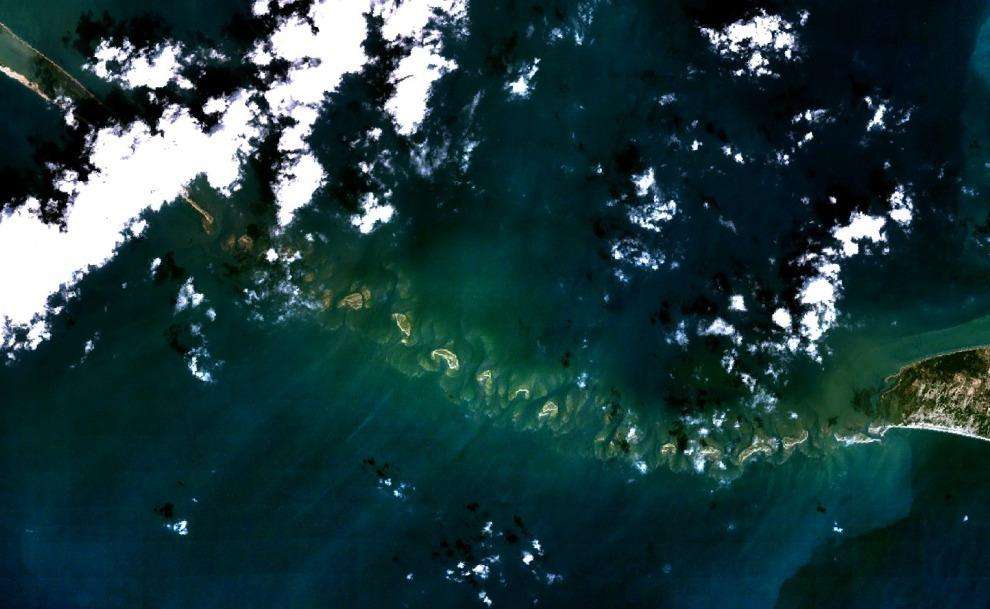Penampakan Jembatan Rama dari satelit.