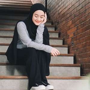 Potret cantik dinda hauw