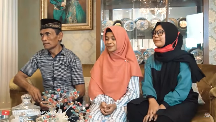 Dosen Muda Menikah dengan Pria Lebih Tua 35 Tahun