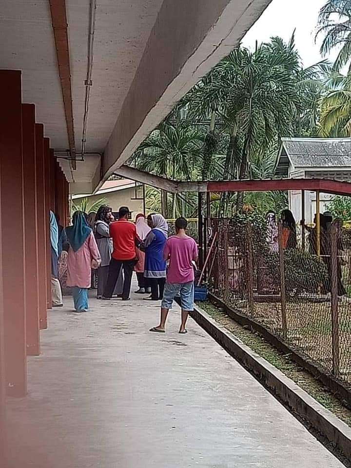 Insiden guru terpeleset