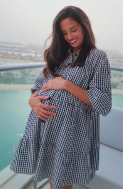 Inspirasi Gaya Shirt Dress untuk Ibu Hamil