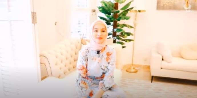 Ruangan Tamu Tya Arifin