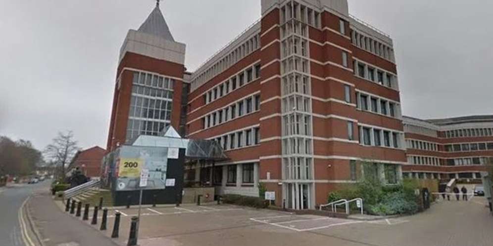 Lokasi tempat parkir Paula