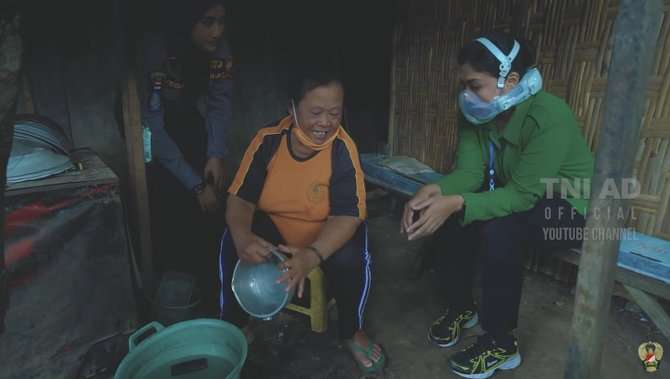Ibu Hetty dan Sri Aisyah