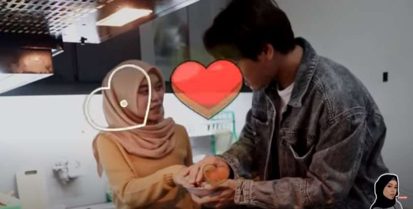 Pegangan Tangan Lesty dan Rizky