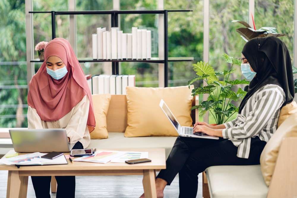 Indoor atau Outdoor, Melindungi Kulit dengan Sunscreen Itu Penting Lho!