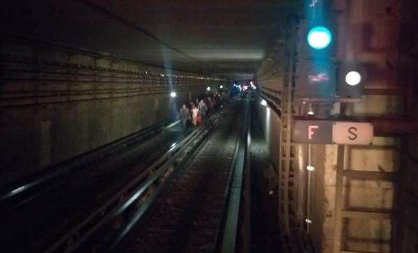 Terowongan Stasiun Metro Panteones.