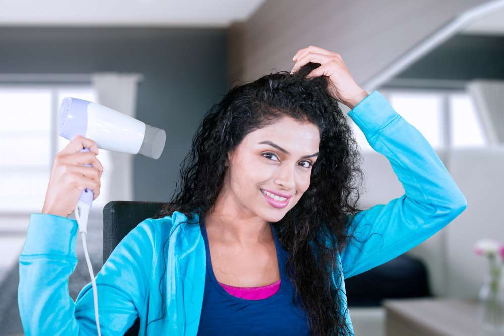 Memakai Hair Dryer