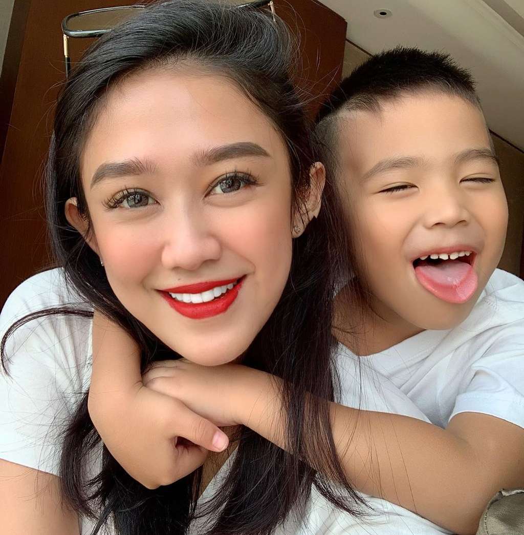 Oline Mendeng Oline Mendeng