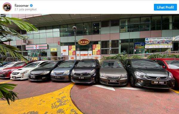Parkir mobil yang bikin netizen garuk-garuk kepala.