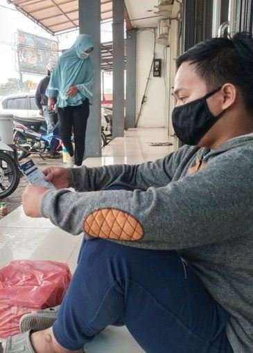Saat Menunggu Hujan Reda