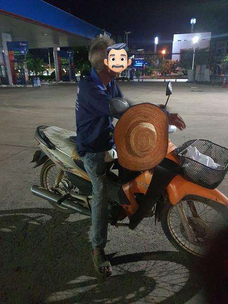Uang hanya cukup untuk beli bensin dan masker baru.