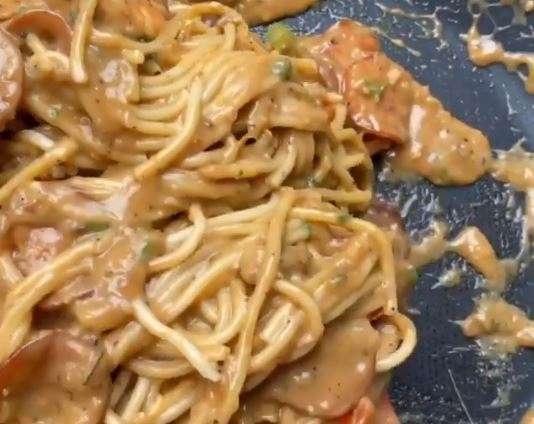 Spageti Carbonara kuah Teh Tarik