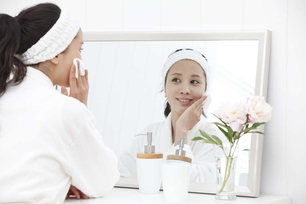 Memakai Facial Oil