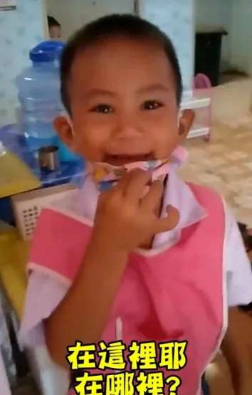 Bocah Nangis Cari Masker