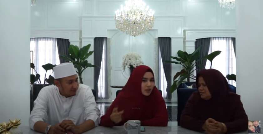 Kartika Putri dan Suami