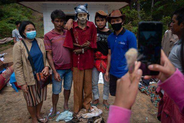 Jasad diberi baju baru tiap tahun.