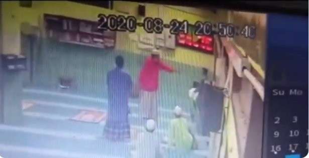 Video Jemaah Tendang dan Pukul Jemaah Lain Video Jemaah Tendang dan Pukul Jemaah Lain