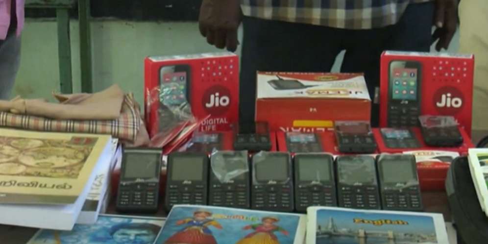 Pengorbanan guru asal India ini patut ditiru