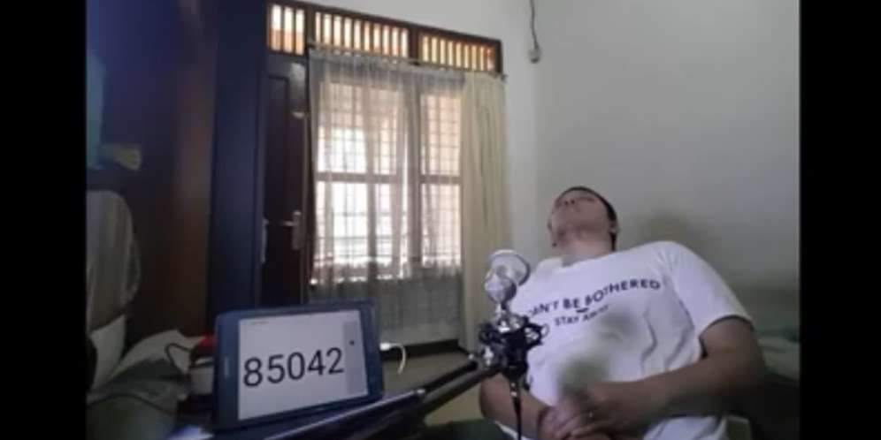 Youtuber ini sampai tertidur saking semangatnya ucapkan kata anjay 100ribu kali