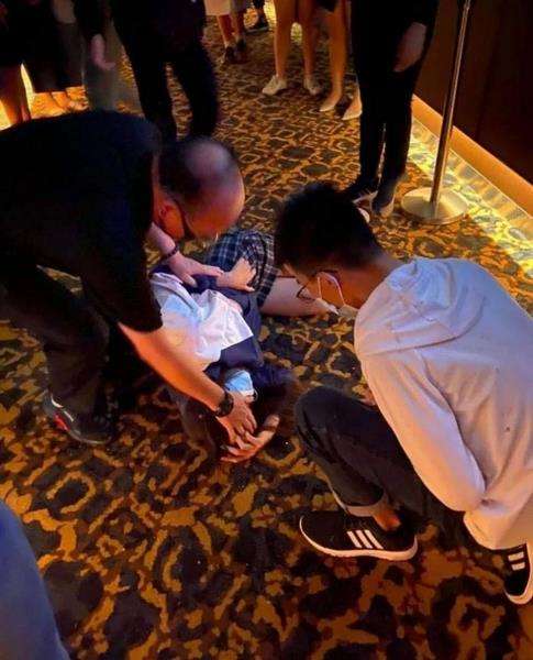 Salah satu pengunjung yang tertimpa ventilasi udara bioskop.