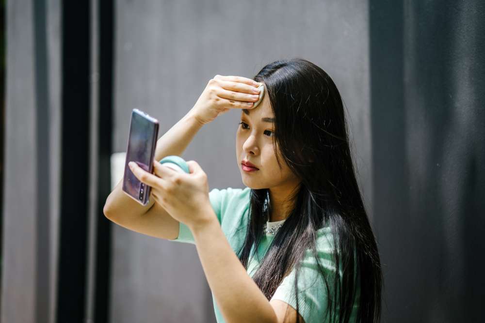 Memakai Compact Powder