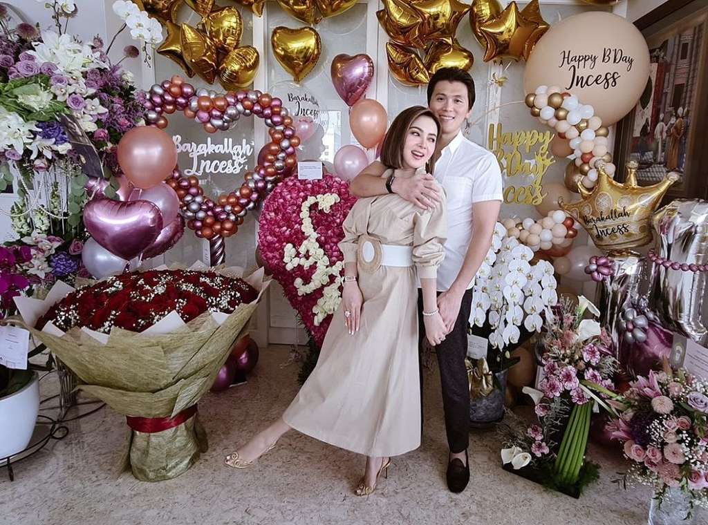 Syahrini dan Reino Barack