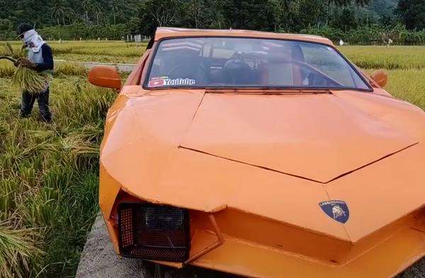 Lamborghini bermesin sepeda motor milik petani dari Aceh. Lamborghini bermesin sepeda motor milik petani dari Aceh.