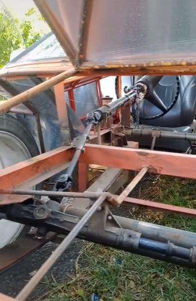 Meski bermesin sepeda motor tapi bisa mundur seperti mobil umumnya. Meski bermesin sepeda motor tapi bisa mundur seperti mobil umumnya.