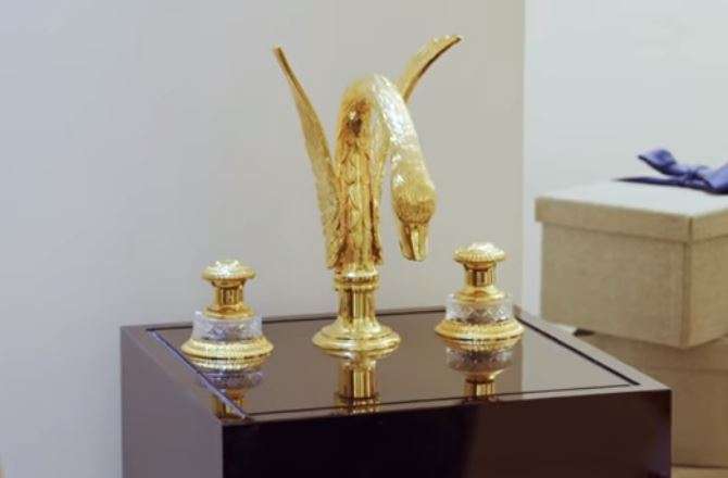 Kran berlapis emas 24 karat