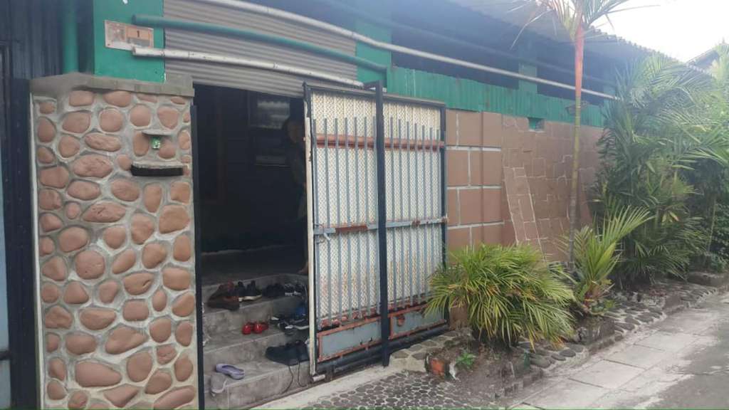 Tampak luar rumah Teras rumah  Suzzanna