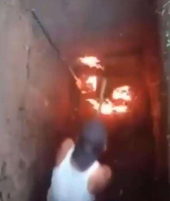Api di liang lahad itu terus berkobar.