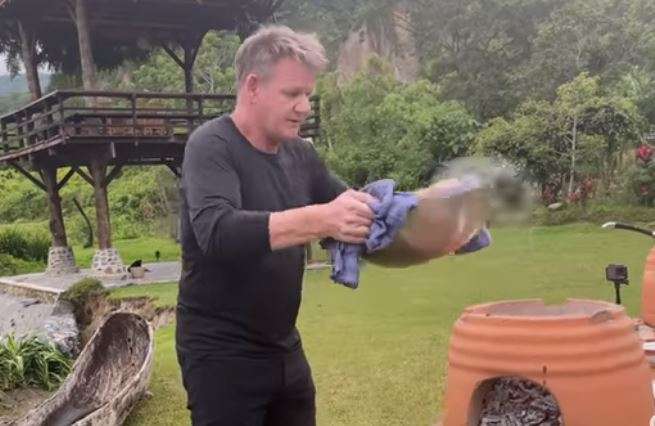 Gordon Ramsay masak nasi goreng Indonesia