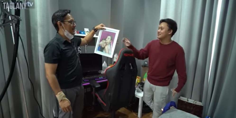 Andre menemukan foto Anya di kamar Iky