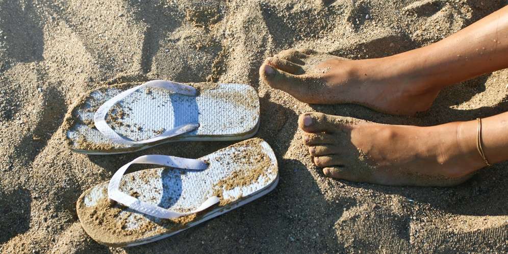 Bahaya sandal jepit jika terlalu lama digunakan
