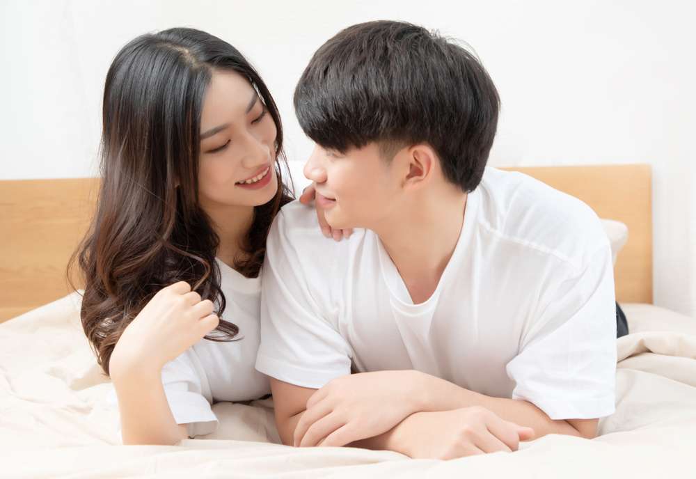 Pasangan di Ranjang