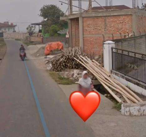 Ternyata itu ibunya yang meninggal 4 tahun lalu.