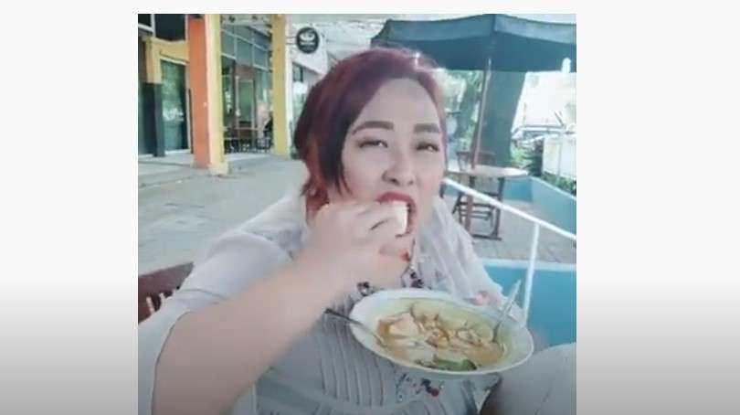 Lulu Kurnia Jual Lontong kari Lulu Kurnia Jual Lontong kari