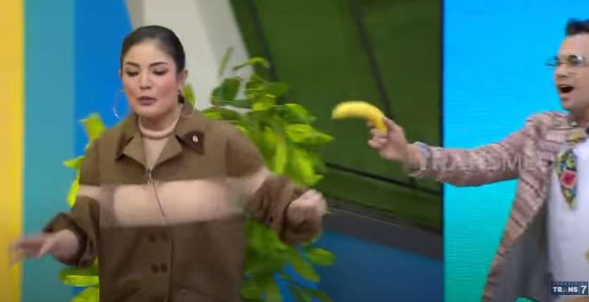 Nindy Ayunda ketakutan buah pisang