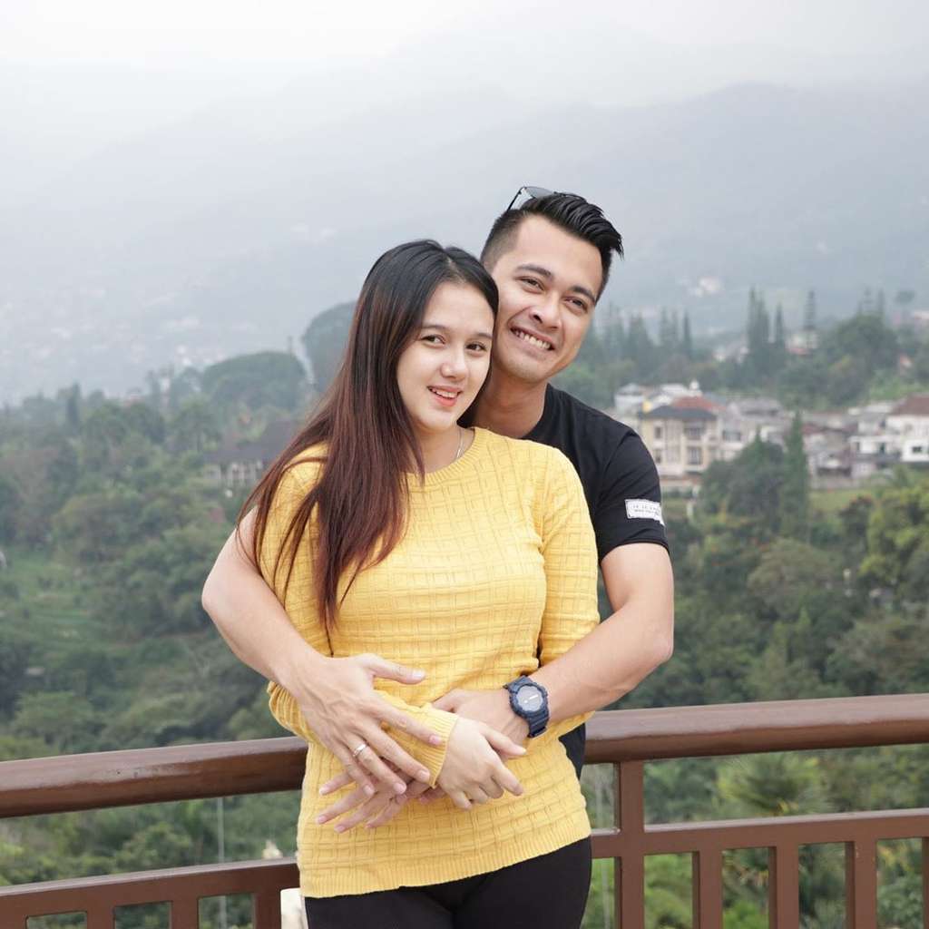 Eza Gionino dan Meiza