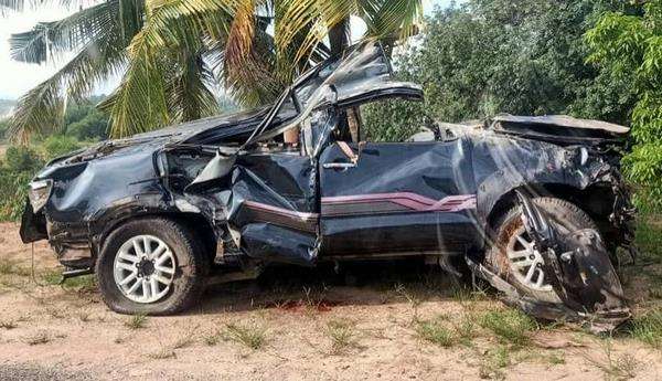 Bangkai mobil ayah sesaat setelah mengalami kecelakaan.