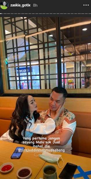 Zaskia Gotik dan Suami
