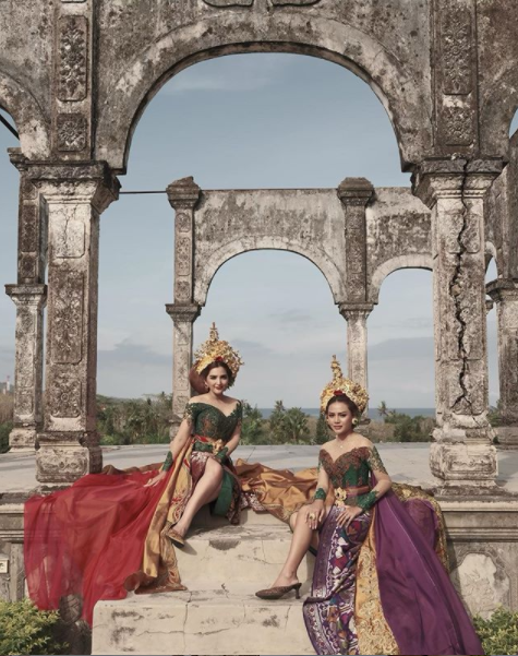 Ashanty dan Aurel tampil anggun dengan kebaya bali Ashanty dan Aurel tampil anggun dengan kebaya bali