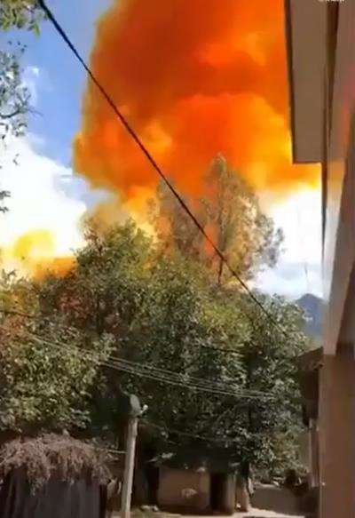 Gas beracun hasil ledakan roket pendorong satelit China yang jatuh.
