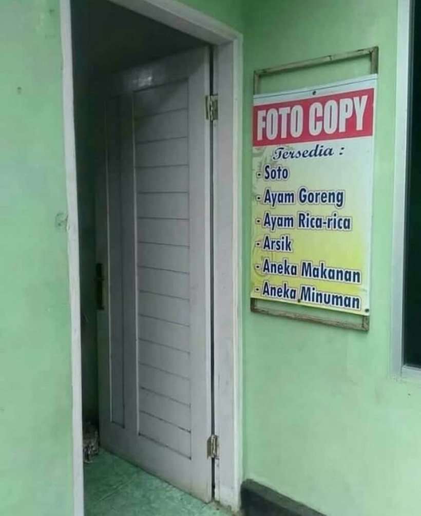 Potret spanduk pedagang kocak nyeleneh
